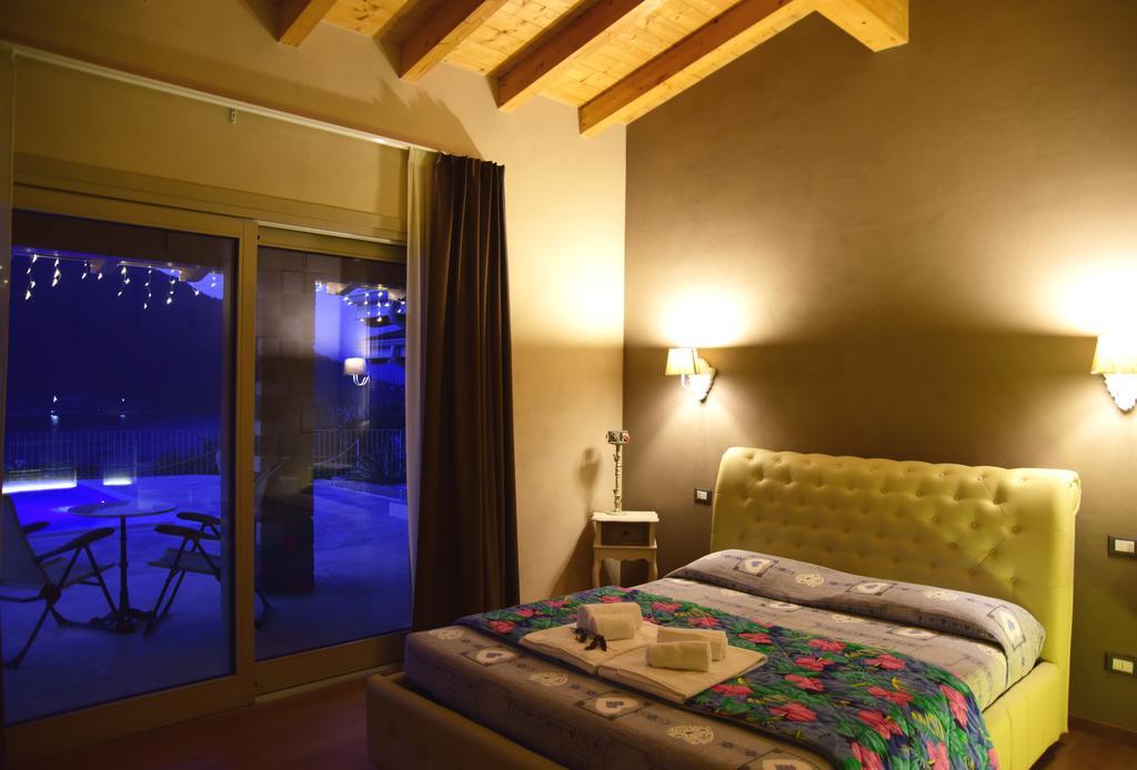 Agriturismo Le Fontane Сале-Маразино Номер фото